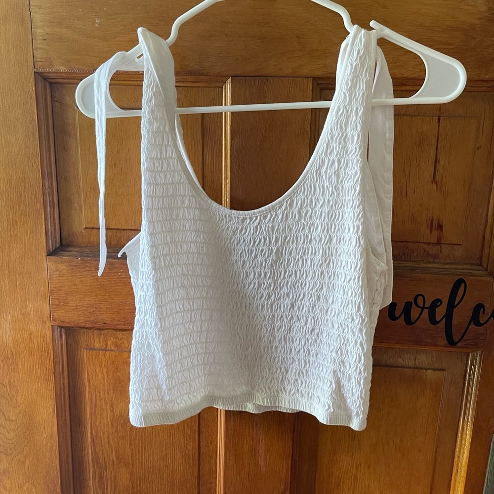 Tie shoulder crop